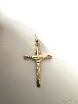 Zlatý prívesok krížik 585