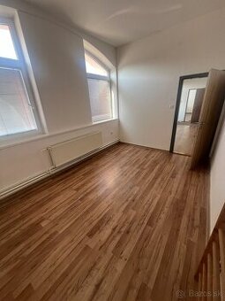 Slnečný obchodný priestor na prenájom- 70m²