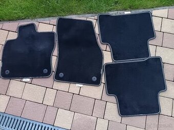Predám velurove koberce na VW TOURAN.....