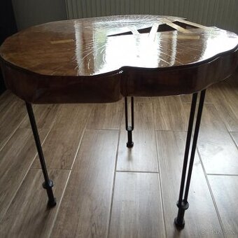 Masívny konferenčný stolík-ručná výroba,originál.