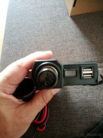 Moto zasuvka 12/5v usb vodeodolna