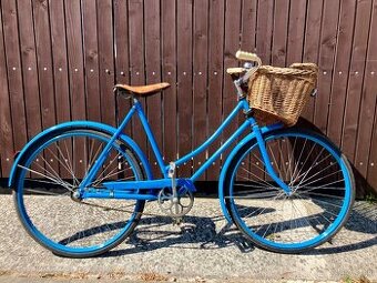 Retro bicykel s košíkom