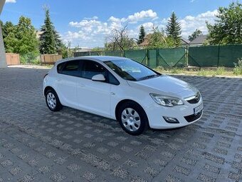 Opel Astra J