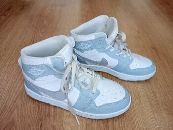 Nike tenisky c. 35