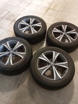Zimné pneu 215/60/17 + originál Toyota disky
