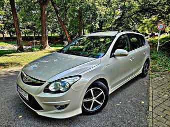 Hyundai i30 Combi family 1.6 benzín 93kW
