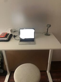 Kancelársky stôl nastaviteľná výška