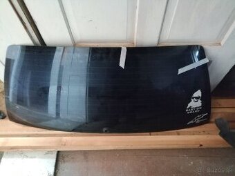 Okno kufrovych dverí golf 4