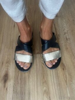 cierne kozenne slapky č. 39 - 1