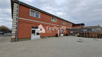 Na predaj veľký polyfunkčný obchodný priestor s rodinným dom - 1