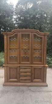 Celomasivní vitrína - knihovna