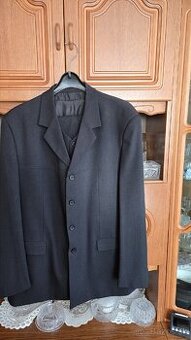 Trojdielny oblek raz obleceny