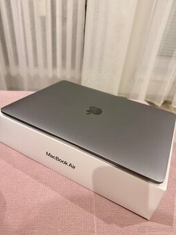 MacBook Air 13" M1 – Top stav, batéria 97 %