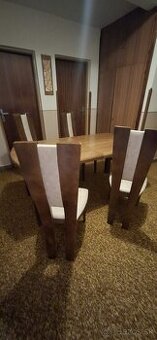 Jedalensky stôl so stoličkami