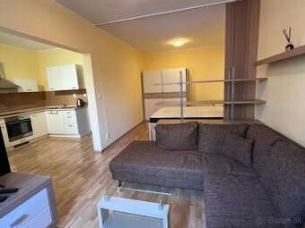 Na prenájom 1,5 izbový byt Trenčín, Východná ul.