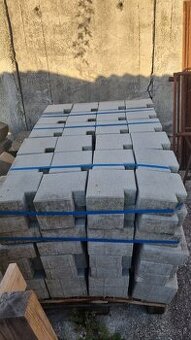 Zámková dlažba,obrubíky.