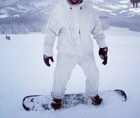 Predám set na snowboard/lyže značky Burton Shaun White Noha