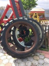 Úzke kolesá na traktor 240-1067