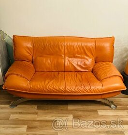 Kozena oranzova sedacka - 1