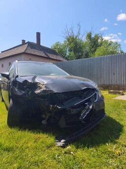 Predám HAVAROVANE auto seat leon