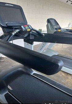 Bežecky pas Life fitness Discover se