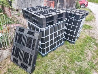 Potravinárske čierne 1000L ibc kontajnery sudy