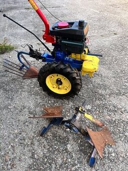 Malotraktor Agzat s motorom Vari ročník 2001