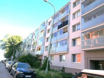 PREDÁM 2-IZBOVÝ BYT V NOVEJ DUBNICI 62 M2,(ČINSK7 MÚR)