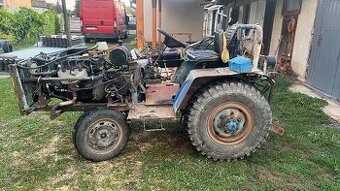 Malotraktor domacej vyroby s prislusenstvom
