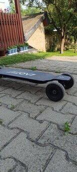 Elektrický skejt LATIE