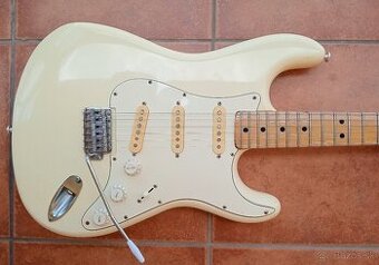 52 až 55 ročná vintage Maya Stratocaster (70. roky) Japan