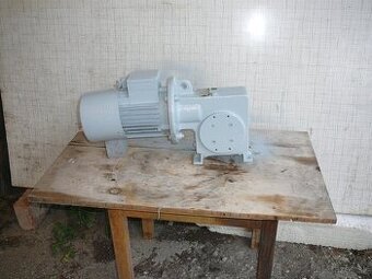 Motor s prevodovkou - 1