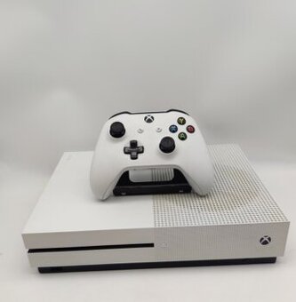 XBox One S - 2x Hry