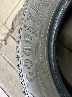 Goodyear 205/60R16 zimné
