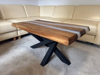 Biely epoxidový stôl