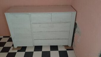 Predám komodu +polička k nej .angel série