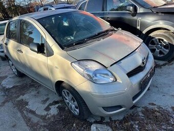 Rozpredám na diely Toyota Yaris II 1.33 VVTI 1NR-FE - 1