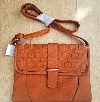 nová koňaková crossbody kabelka s visačkou