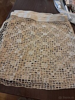 Starožitná háčkovaná záclonka