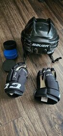 Detská hokejová prilba a rukavice