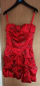 Červené koktailové spoločenské šaty