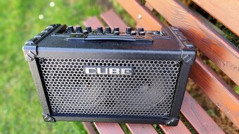 Roland CUBE street gitarové-spevové kombo