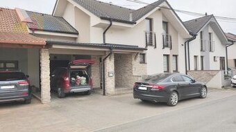 Prenájom 4-izbového rodinného domu s garážou, Moravany nad V