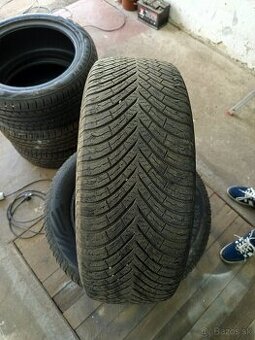215/55R16 VREDESTEIN