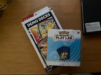 Pokémon demo deck a pin z Gamesconu stánok Pokémon