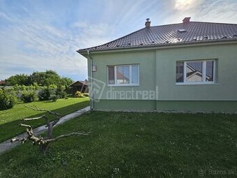 Priestranný pozemok 2052 m² so starším domom vo výbo…