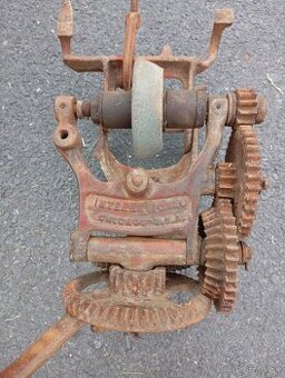 Predám starú mechanickú brusku