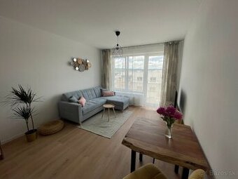 Svetlý 2 izbový apartmán Ružinov
