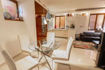 Na predaj krásny 3-izbový rodinný dom, 249 m², Vajnory