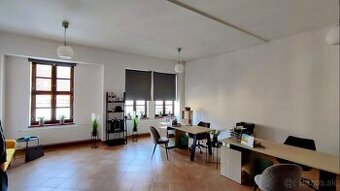 Na prenájom - Obchodný/kancelársky priestor, ul.Štefánikova,